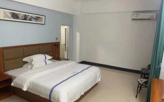 Huacheng Hotel (Qionghai People's Hospital Wanquanhe Branch)