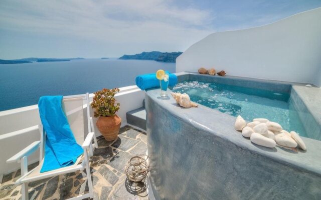Kima Oia Suites