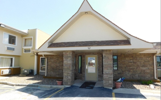 Days Inn by Wyndham West Branch Iowa City Area