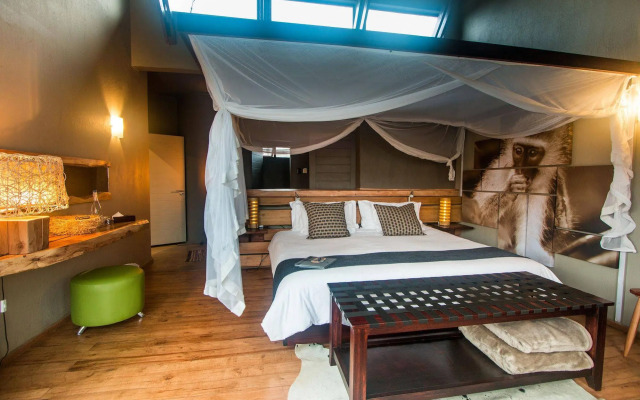Rhino Ridge Safari Lodge