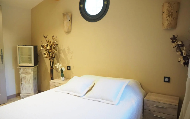 Stone House Near Chateauneuf-du-pape Vineyards