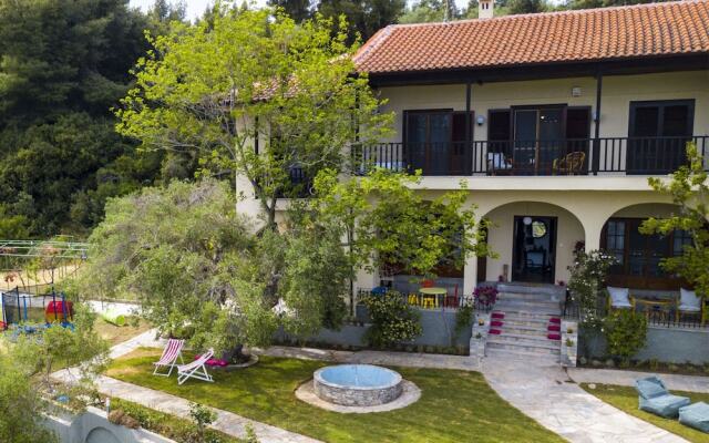 Willow Amazing Garden Villa