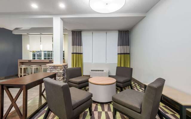 Microtel Inn & Suites By Wyndham New Martinsville