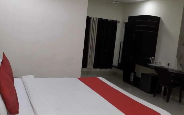OYO Flagship 8173 Hotel Singh Palace