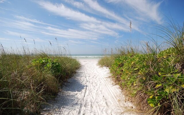 Banana Bay Club Beachside Villas