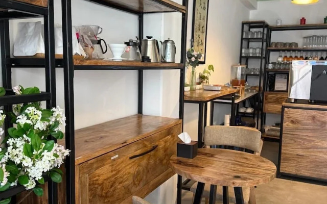 Almost Home Guest House and Cafe