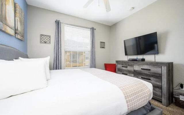 Beautiful Deluxe Condo, Vista Cay - 3024