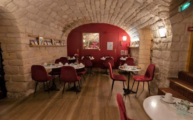 Hotel du Théâtre by Patrick Hayat