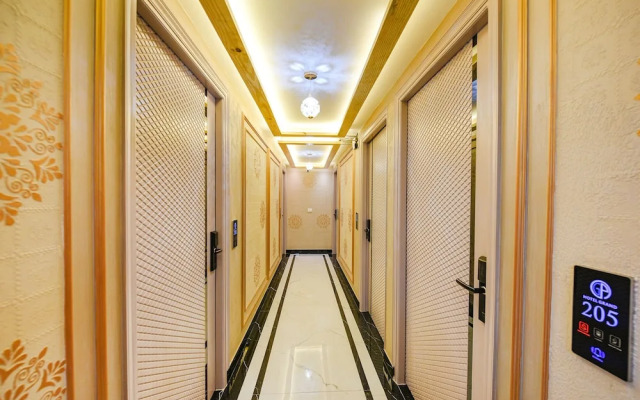 Fabhotel Grand Palazzo