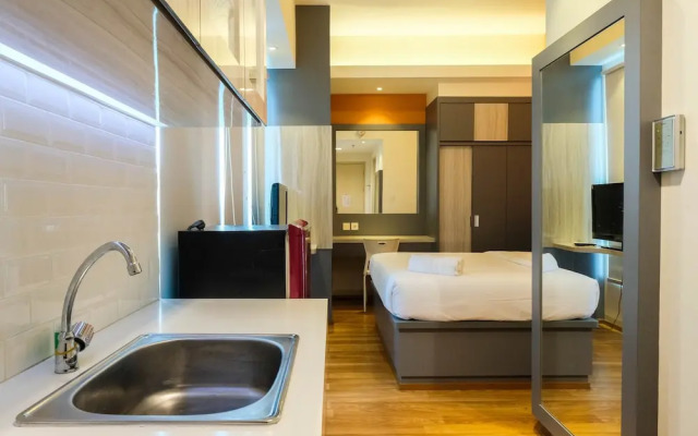 Great Location Studio at Tree Park Apartment