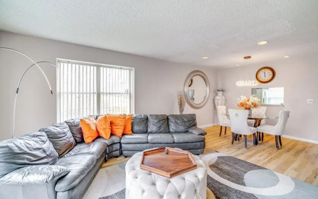 Galloway Townhome w/ Private Deck: Near Casinos!