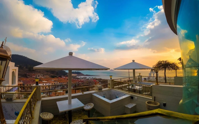 Laoshan Swan Castle Vacation Garden B&B