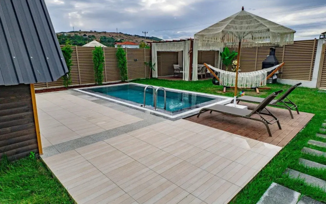 Beloris BUNGALOV