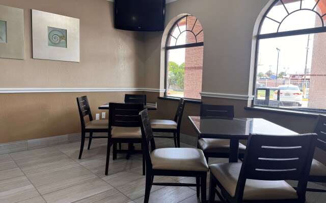 Super 8 by Wyndham Galveston