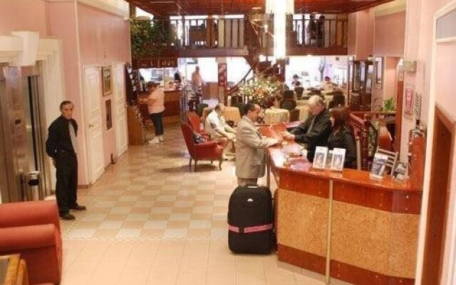 Art Deco Hotel And Suites