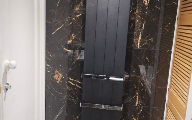 Newly refurbished home near Whitton station
