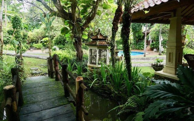 Gunung Paradis Retreat