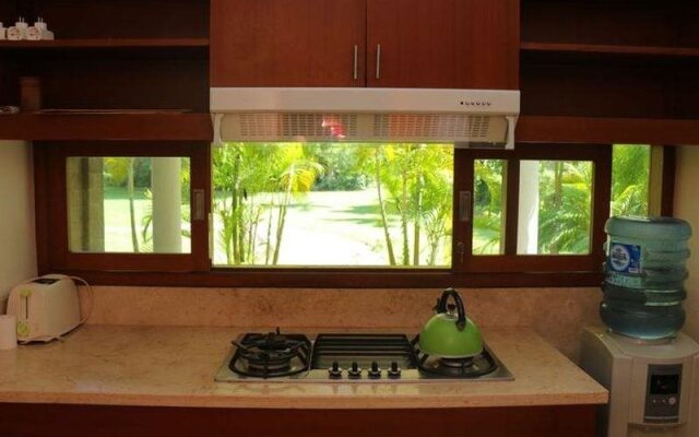 Exotic Beach Villa Alamanda