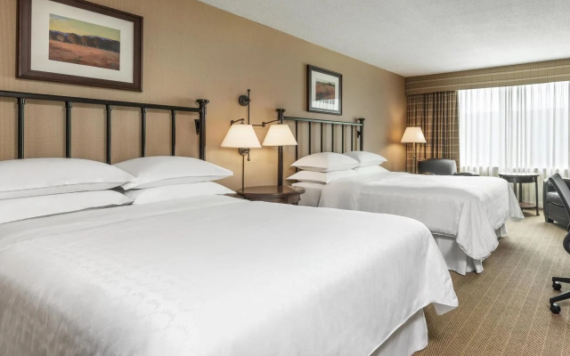 Sheraton Gateway Hotel In Toronto International Airport