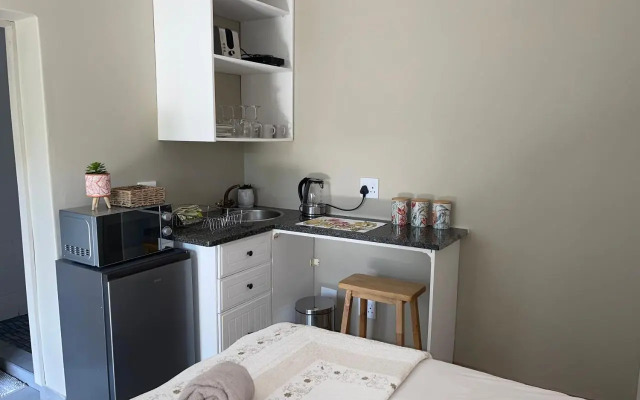 Guest house on Gillian Unit 5