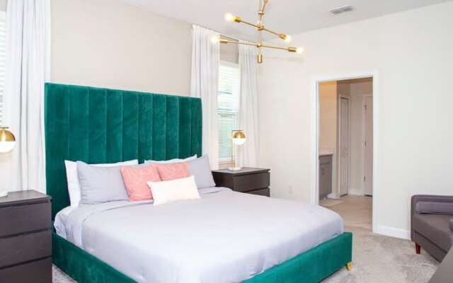 4577 Stunning 7BD Home