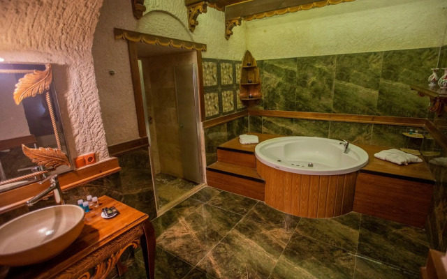 Hermes Cave Hotel
