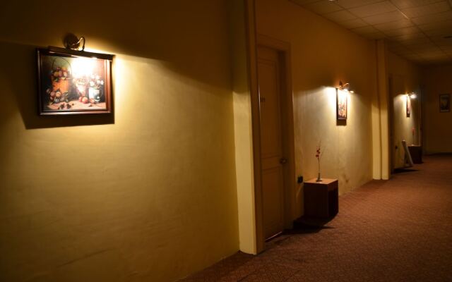 Louris Inn
