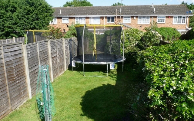 3-bed House With Superfast Wi-fi, DW Lettings 15vr