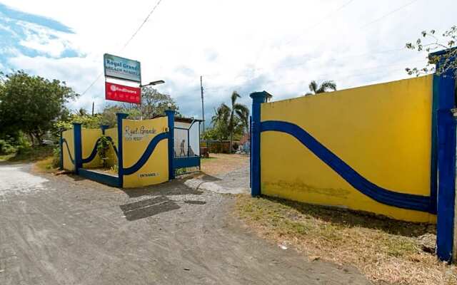 RedDoorz @ Royal Grande Beach Resort Batangas