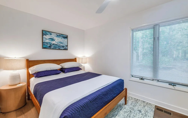 Waterfront Urbanna Home w/ Private Dock & Pool