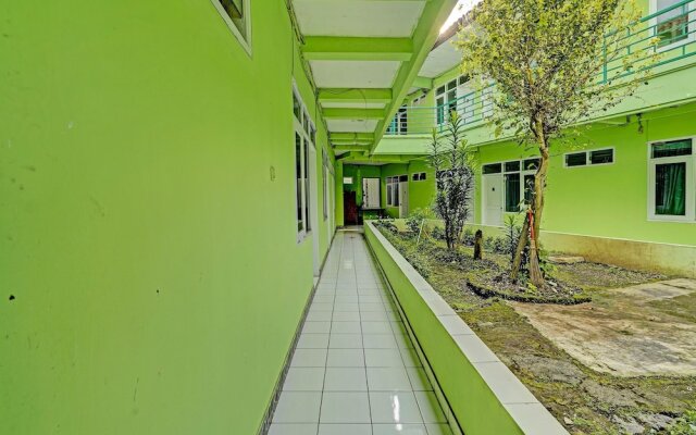 SPOT ON 91325 Pondok Hijau Guest House Syariah