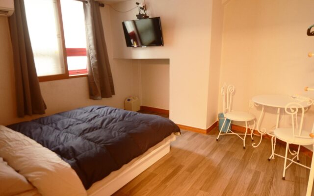 Kimchee Busan Station Guesthouse - Hostel