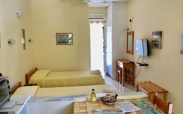 Almyra Apartments & Studios
