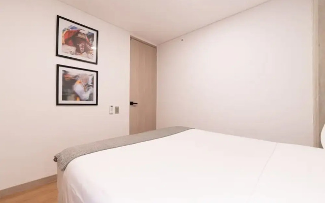 Panoramic 3 BR w Balcony in Laureles Medell n