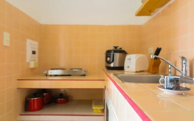 Bostoc, Knocking on Cuba