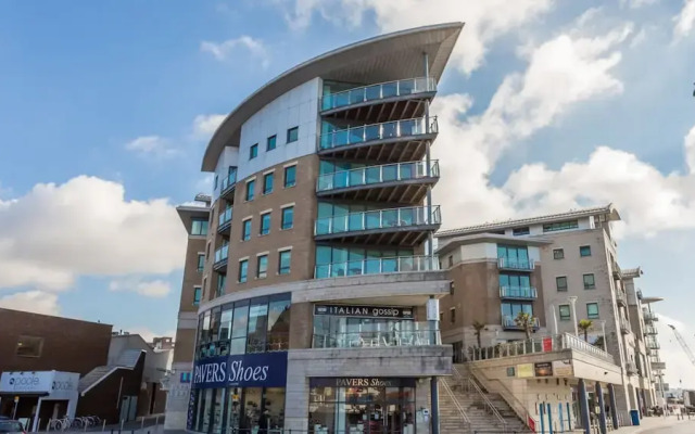 Starboard - Spacious Two-bedroom Apartment