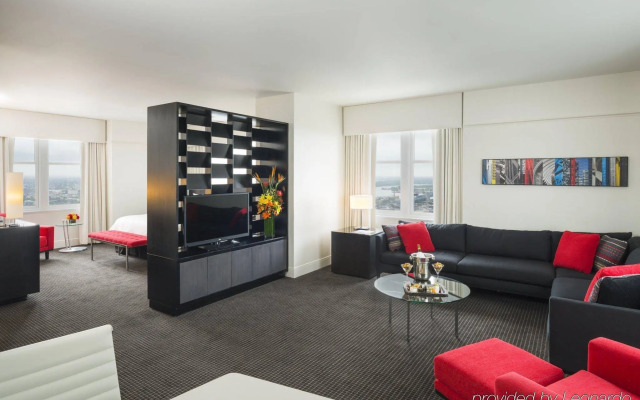 Loews Philadelphia Hotel