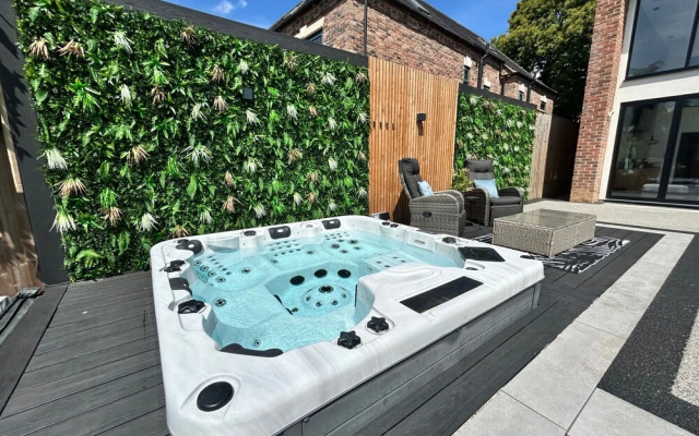 5 Bed Villa-sleeps 10-hot Tub-bar & Pool Table