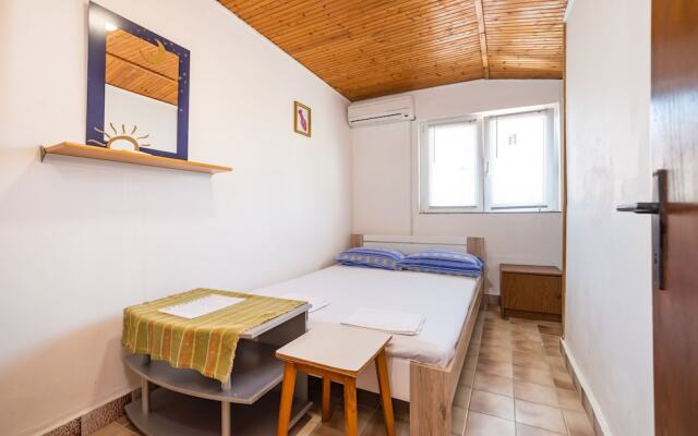 Ivica Studio Apartment