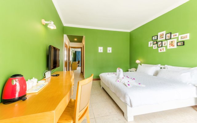 Sanya Yinyuan Linhai Theme Hotel