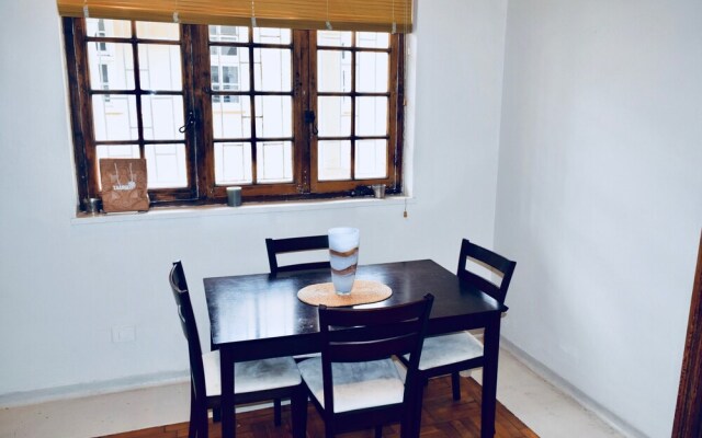 1 Bedroom Apartment Near Kloof Street