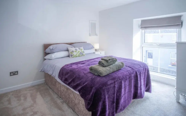 Pink Cottage - 4 Bedrooms & Hot Tub - Tenby