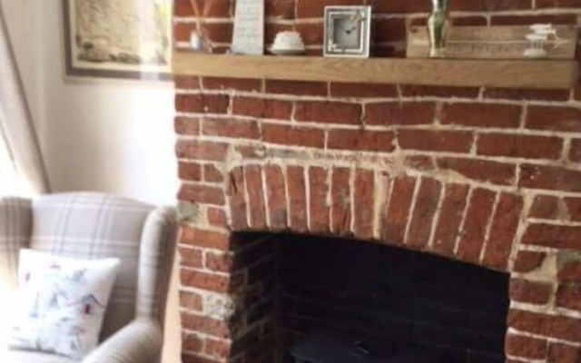 Hemsby Cottage With spa Bath and Private Garden