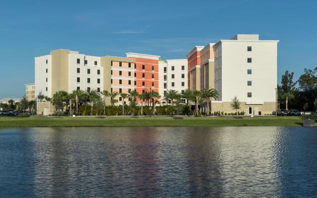 Hampton Inn & Suites Cape Canaveral Cruise Port