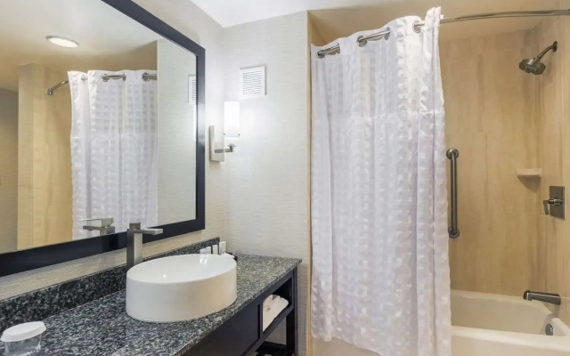 Embassy Suites by Hilton Newark Airport