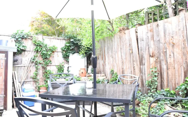 Delightful 1 Bedroom Garden Flat, Near To River