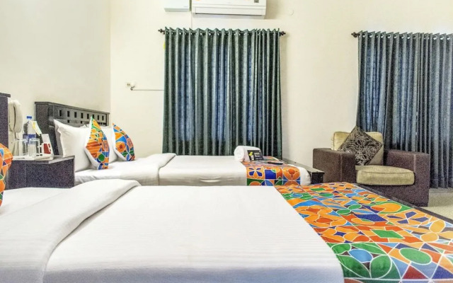 FabExpress Kapsstone Service Apartment