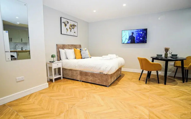 E2M Wisteria House Heathrow Free Parking