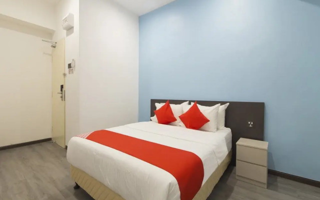 Oyo 44099 Tt Dorf Hotel