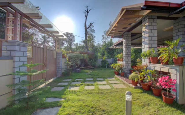 Srinikethana Home Stay with Swimming Pool